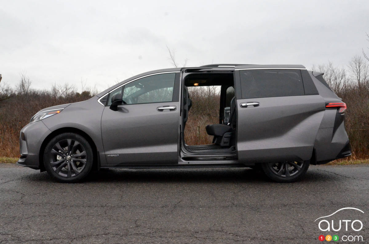 Toyota Sienna 2021, portes coulissantes ouvertes